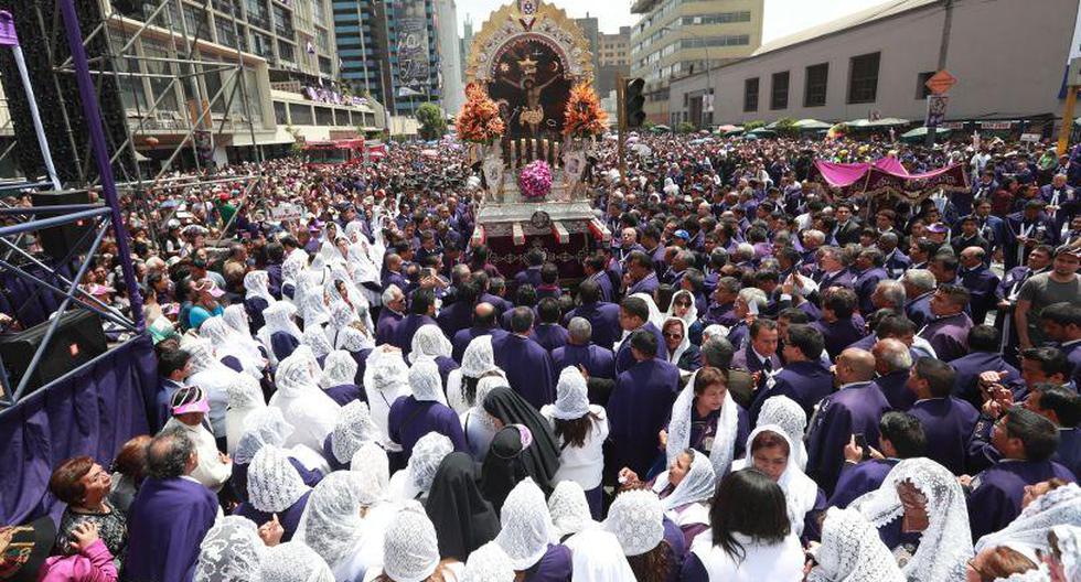 La procesión del Señor de los Milagros congrega gran cantidad de gente en sus recorridos. (El Comercio)