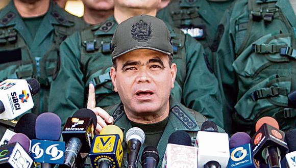 El comandante del Comando Estratégico Operacional, Vladimir Padrino (centro), durante una rueda de prensa en San Cristóbal (Venezuela). (Foto: EFE/Miguel Gutiérrez VENEZUELA COLOMBIA/ Archivo).