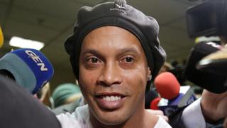El calvario de Ronaldinho continúa: el coronavirus hará que el brasileño pase más tiempo en la cárcel
