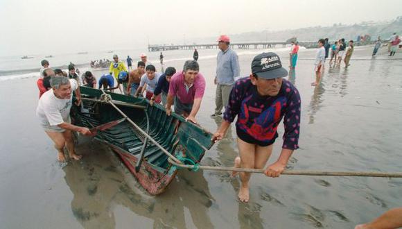 Oleajes anómalos: suspenden la pesca en muelle de Chorrillos