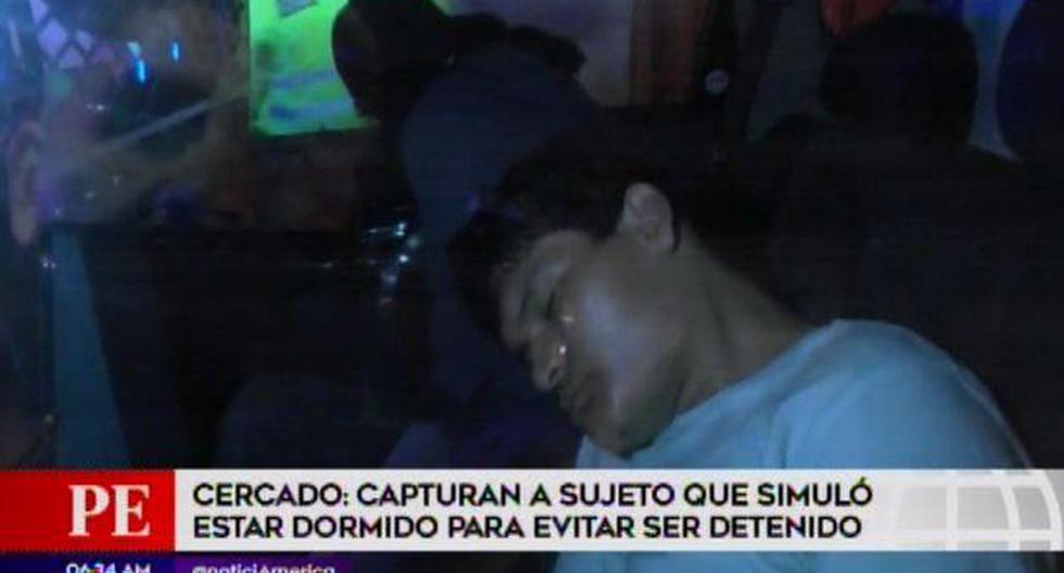 Se hizo el dormido para no ser detenido. (Foto: Captura de video / América Noticias)&nbsp;