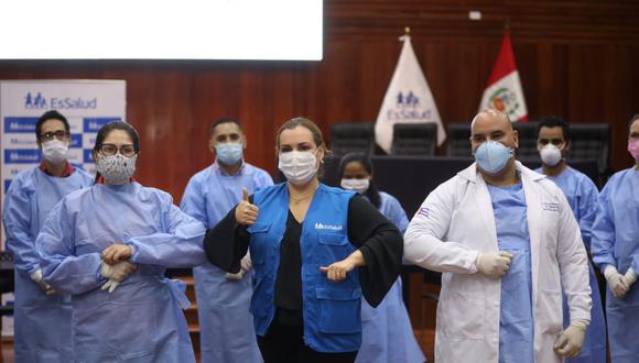 La titular de Essalud, Fiorella Molinelli señaló que, además de médicos, se están incorporando enfermeras (Foto: Essalud)