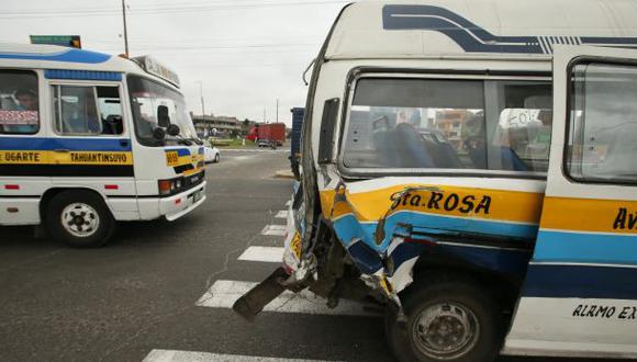 Choque de una combi dejó nueve heridos en Los Olivos