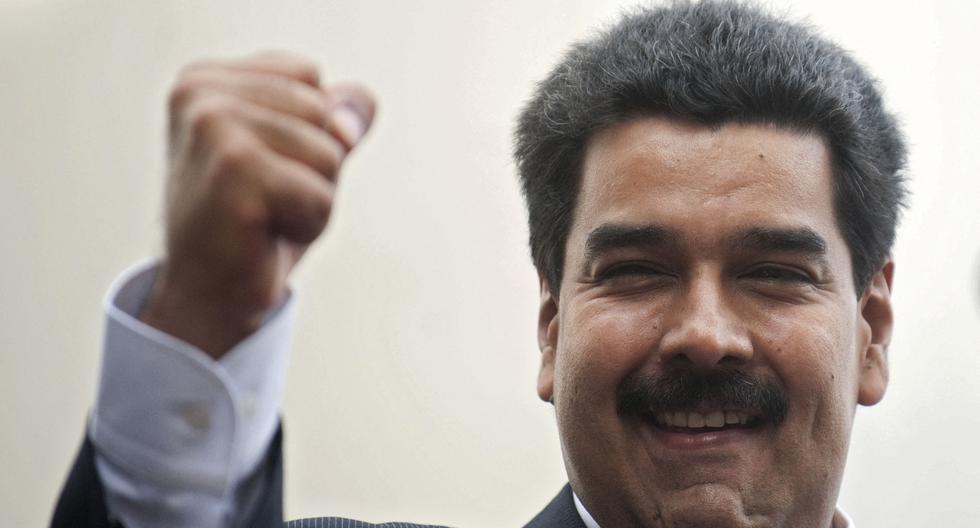 Nicolás Maduro levanta el puño frente a la Asamblea Nacional en Caracas el 5 de enero de 2013. (Foto: AFP).