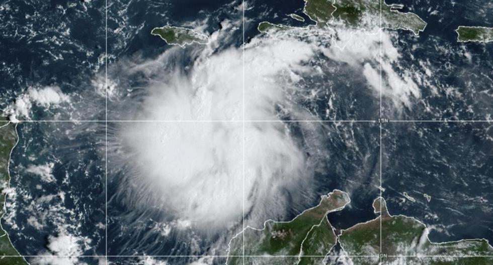 Esta foto de satélite proveída por la Oficina Nacional de Administración Oceánica y Atmosférica de Estados Unidos muestra la tormenta tropical Ian sobre el Caribe el 24 de septiembre del 2022. (NOAA vía AP).