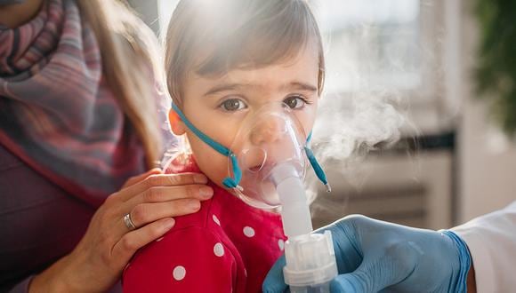 Niños con enfermedades respiratorias han colmado las guardias pediátricas en varios países. / GETTY IMAGES