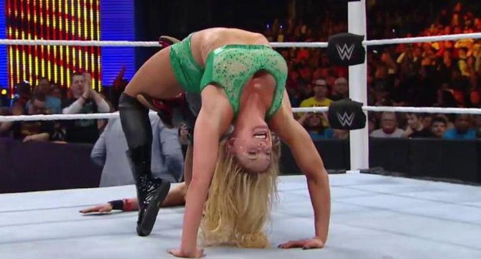 Charlotte hizo gritar de dolor a Brie Bella en Fastlane con muy sexy llave. (Foto: Captura Video YouTube)