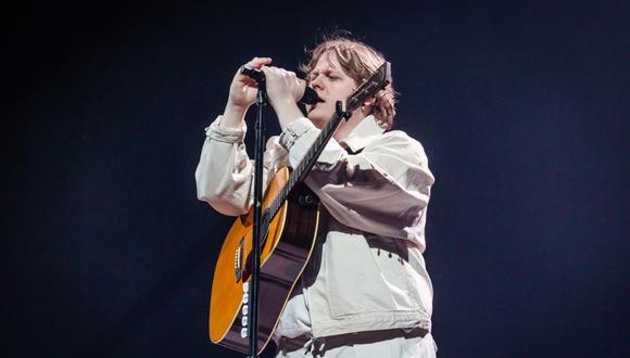 Lewis Capaldi sufre de Tourette desde 2022.