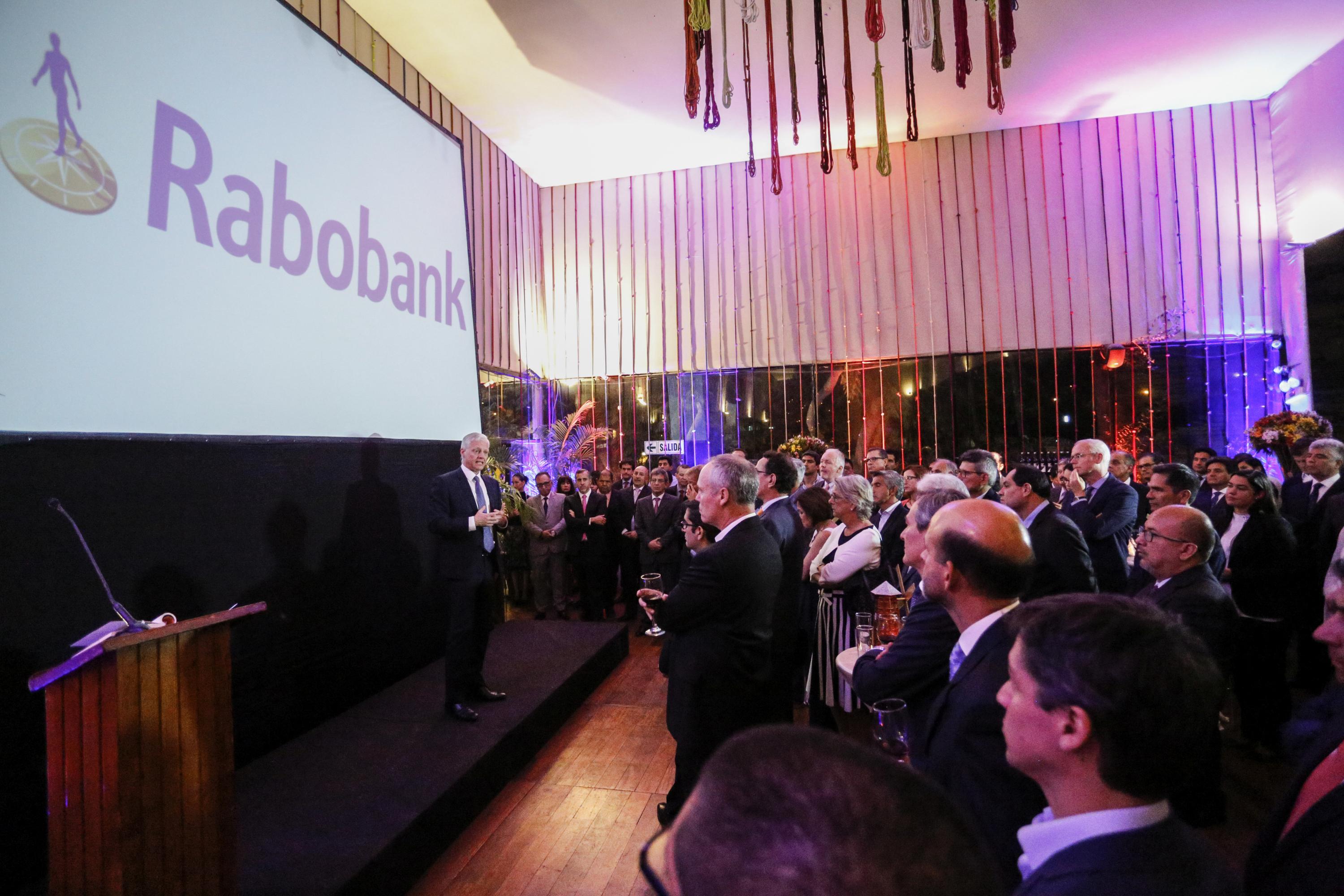 Rabobank, banco holandés con presencia en los cinco continentes, realizó con éxito su presentación oficial para iniciar sus actividades de representación en el mercado peruano, en un exclusivo cóctel en el restaurante de la Huaca Pucllana.
