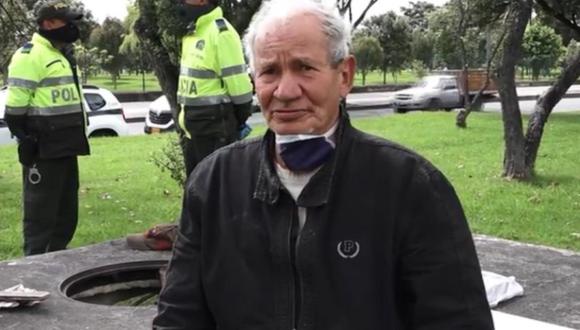 Roberto Martínez tiene 71 años y espera encontrar a sus familiares en Magangué, Bolívar. (Foto: Intendente Héber Rojas. Prensa Mebog / El Tiempo de Colombia, vía GDA).