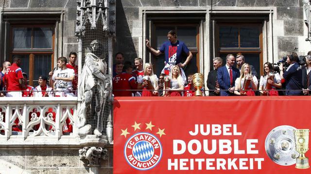 Pizarro y Bayern Múnich festejan el título de la Copa Alemana - 4