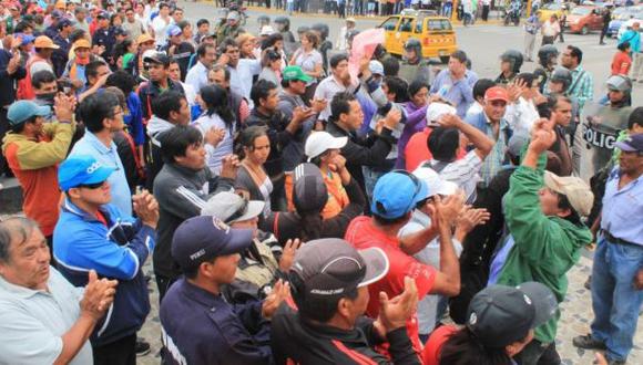 Trabajadores municipales durante sus protestas iniciales. (Foto: Wilfredo Sandoval)