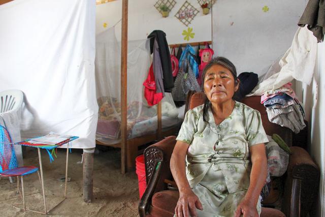 María Marcelo Sandoval viven con sus hijos en el campamento de San Pablo, y recuerda todavía el día en que el presidente Vizcarra llegó a visitarlos y les prometió mejoras (Foto: Ralph Zapata)