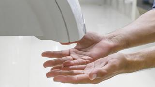¿Por que las secadoras de mano son un peligroso "cañón de bacterias"?