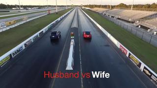 Pareja de esposos se enfrenta en carrera de piques [VIDEO]