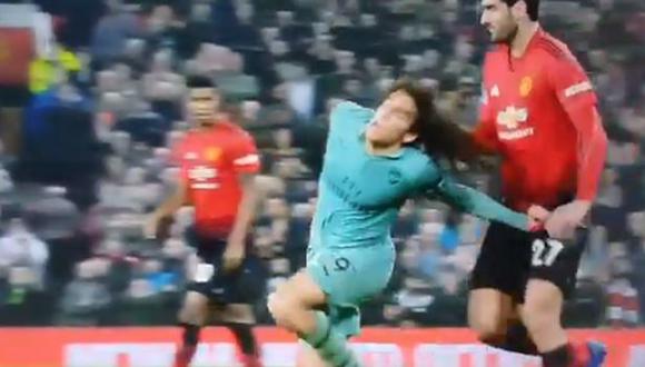 Fellaini intentó detener a Guendouzi con una insólita falta en partido de Premier League. (Captura: YouTube)