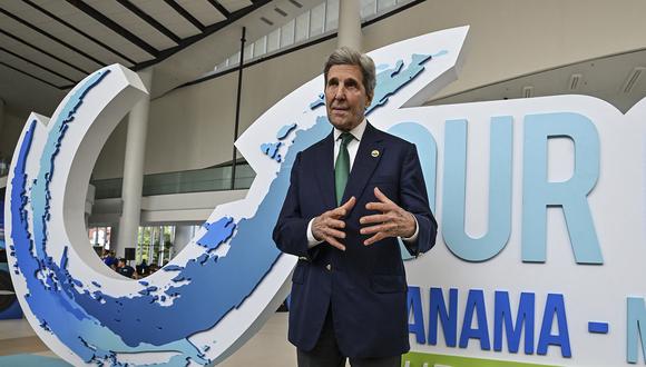El Enviado Presidencial Especial de EE. UU. para el Clima, John Kerry, habla con periodistas en el Centro de Convenciones de Panamá en la Ciudad de Panamá. (Foto: Luis ACOSTA/AFP)