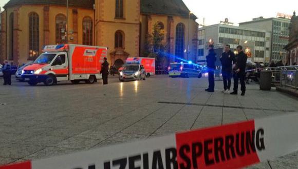 Alemania: Acuchillan a 4 personas en estación de trenes