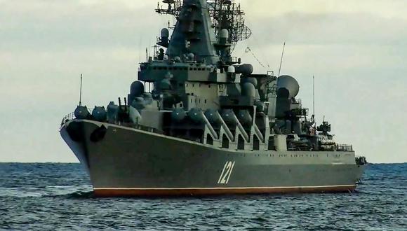 En crucero ruso Moskva durante los ejercicios navales de Rusia en el Mar Negro, en las afueras del puerto Sebastopol, en Crimea, en febrero de este año. (AFP).