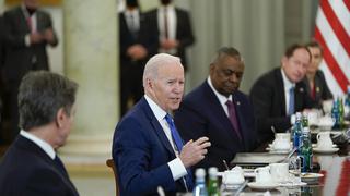 Biden se reúne con ministros ucranianos y duda de cambio de estrategia rusa