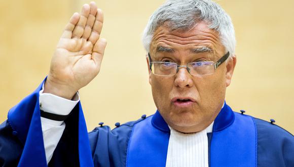 Imagen de archivo | El juez Piotr Hofmanski de Polonia presta juramento en la Corte Penal Internacional (CPI) en La Haya. (Foto de Koen van Weel / ANP / AFP)