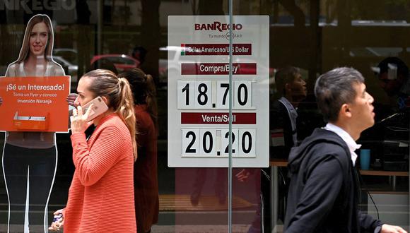 El dólar se cotizaba a 20,6930 pesos en México este lunes. (Foto: AFP)