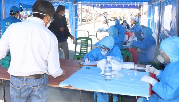 Arequipa: Cerca de 1200 comerciantes y transportistas fueron sometidos a pruebas rápidas para descartar COVID-19. (Foto: Andina)