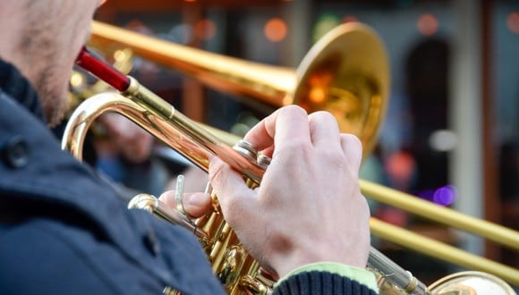 Una persona creía que el ruido que hacía por tocar la trompeta molestaba a sus vecinos, por lo que decidió disculparse con ellos. (Foto referencial: João Paulo / Pixabay)