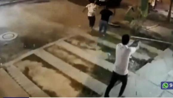 Policía abate a delincuente durante asalto en casa de apuestas (Captura: América Noticias)