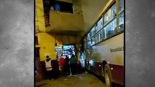 Corredor Morado: multiple choque de bus dejó más de 10 heridos y destruyó fachada de panadería