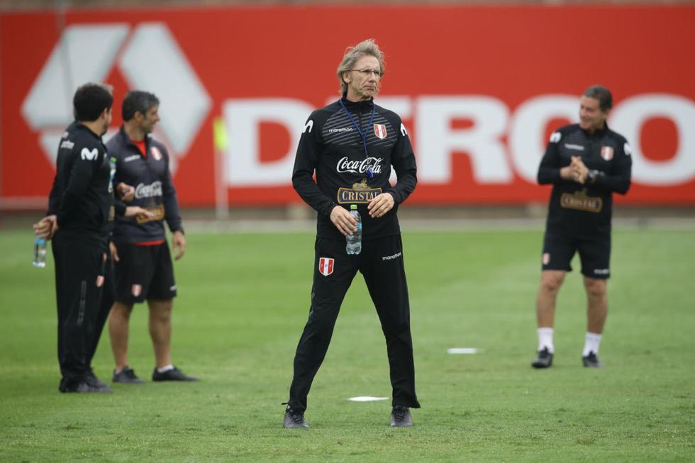 Ricardo Gareca probó un equipo antes de viajar a Montevideo. (Foto: GEC)