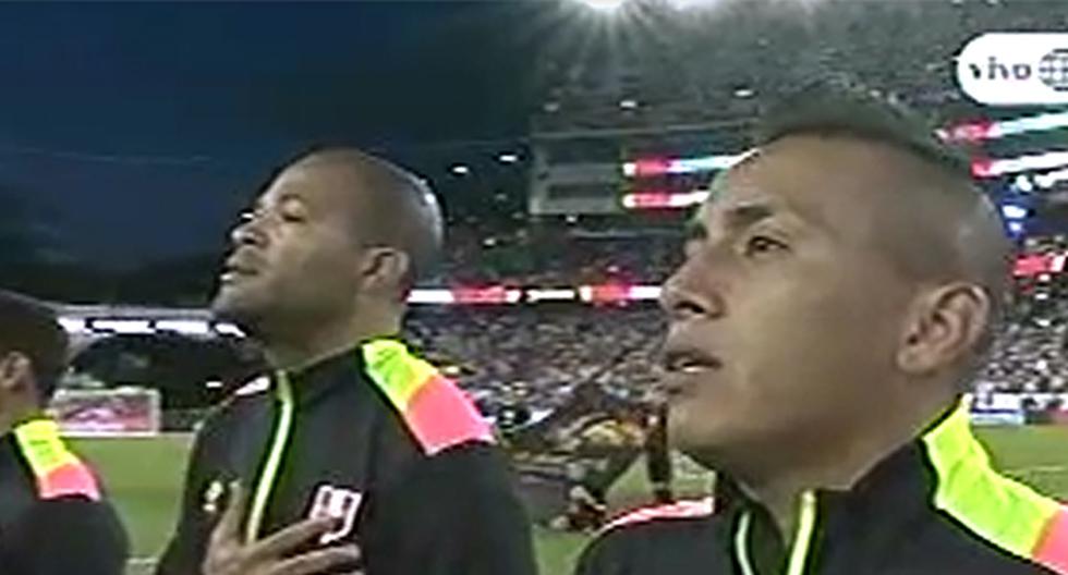 Los hinchas de la Selección Peruana entonaron con fuerza nuestro himno junto con los jugadores de la blanquirroja en el Gillette Stadium de Foxborough. (Foto: Captura - América TV)