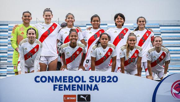 De esta manera especial recibió Jorge Fossati a la selección peruana femenina Sub-20 en la VIDENA. (Foto: X FPF)