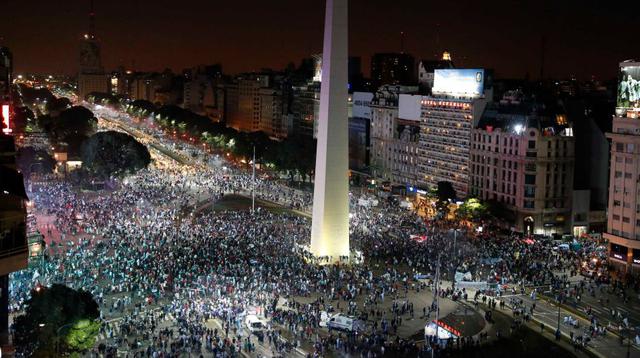 Miles en el Obelisco: el llanto de los hinchas argentinos  - 1