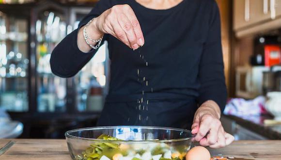 La nutricionista comenta que, hay diversas alternativas para cocinar platos deliciosos bajos en sal, utilizando especias, hierbas y cítricos. (Foto: Difusión)
