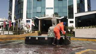 Municipalidad de Miraflores desinfecta alrededores del Hotel Colón donde se detectó un caso de COVID-19 | FOTOS 
