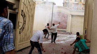 FOTOS: un muerto y 66 heridos por disturbios tras funeral de cristianos en El Cairo