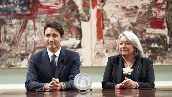 El primer ministro canadiense, Justin Trudeau, y la gobernadora general de Canadá, Mary Simon. AP