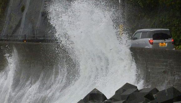 Tifón Halong lleva a evacuar a 500 mil habitantes en Japón