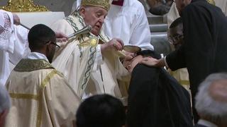 Vaticano: Papa Francisco preside la vigilia de Pascua tras las preocupaciones por su salud