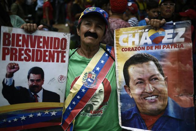 Nicolás Maduro convocó a un acto en Caracas recordando el intento de golpe de estado en abril del 2002 contra Hugo Chávez. (AFP)