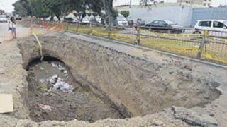 Enorme hueco en San Miguel todavía no es atendido por Sedapal