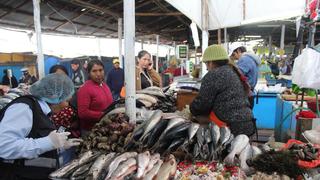 Huancayo: multan a comerciantes por vender pescado malogrado
