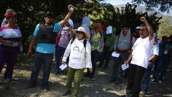 México: padres de estudiantes solo entrarán a cuartel de Iguala