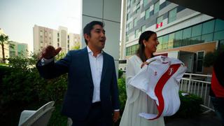Selección peruana: una novia llegó a Qatar para convertirse en la cábala del repechaje