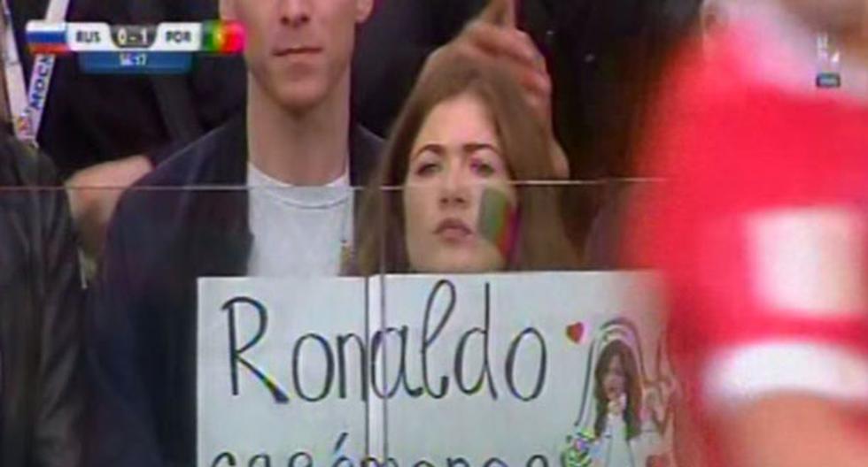 Hincha declaró su amor a Cristiano Ronaldo en Moscú | Foto: Captura