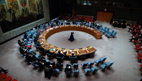 Los miembros del Consejo de Seguridad de las Naciones Unidas celebran una reunión sobre la situación entre Ucrania y Rusia. (EFE/EPA/JASON SZENES).