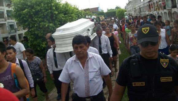 Pucallpa: entierran a niña electrocutada entre escenas de dolor