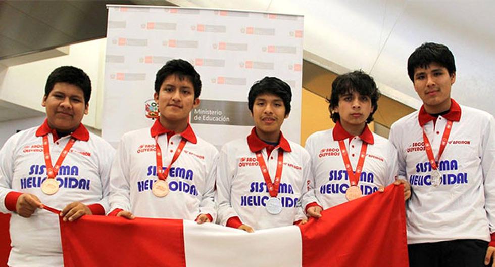 Los escolares participaron en la la 57° Olimpiada Internacional de Matemática (IMO, en sus siglas en inglés), realizada del 6 al 16 de julio en la ciudad de Hong Kong, donde ganaron 5 medallas. (Foto: Colegio Saco Oliveros / Facebook)