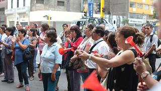 Trabajadores de Inabif protestan y exigen más presupuesto
